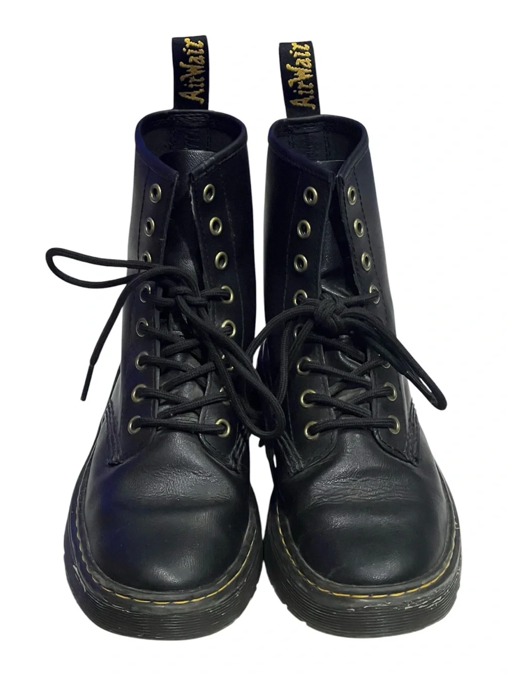 Dr. Martens Zavala boots in black leather, featuring a classic lace-up 6M 7W